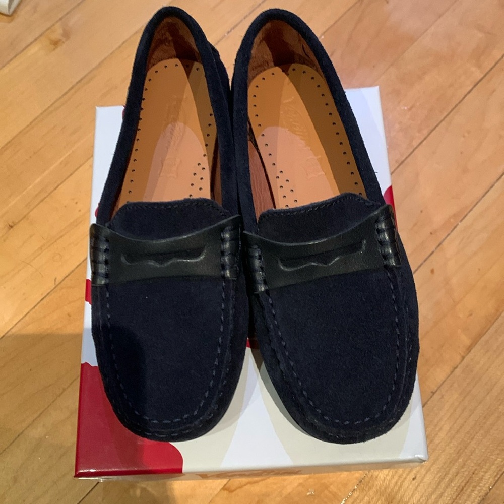VENETTINI BOYS SIZE 31 DARK BLUE SUEDE WITH RUBBER SOLE